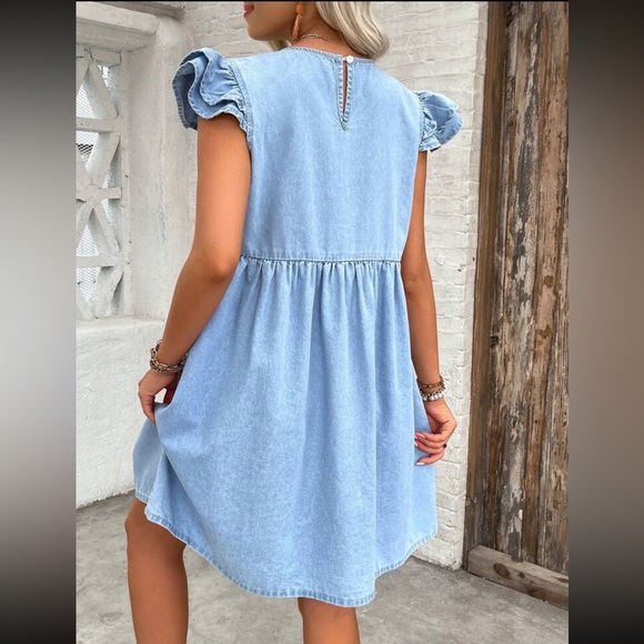 🤩HP🤩Cap sleeve denim smock dress - Picture 3 of 7